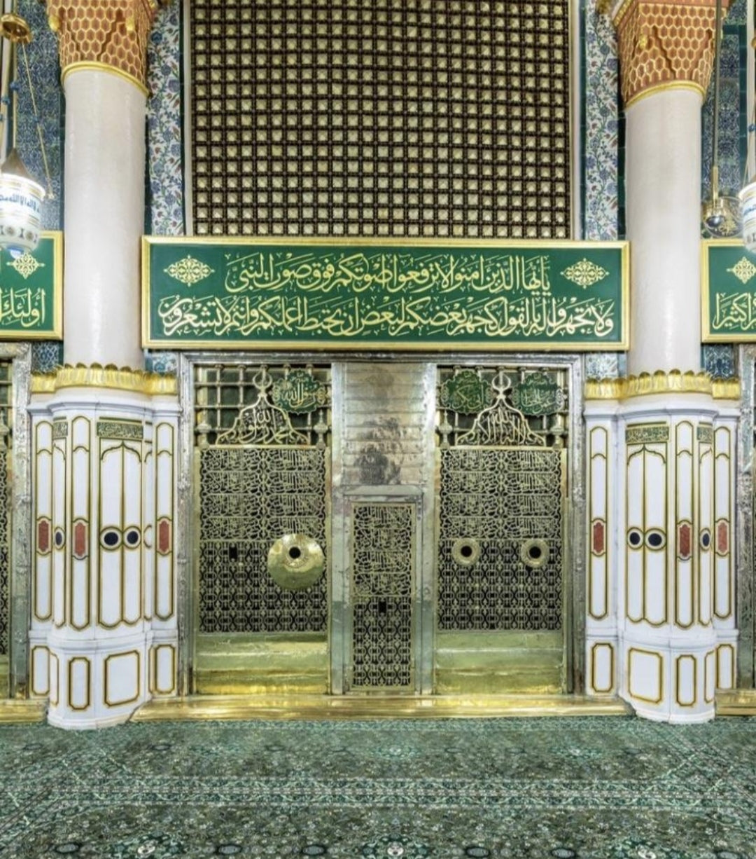 A remarkable handcrafted replica inspired by the historic “Shubbak Al-Rasul ﷺ